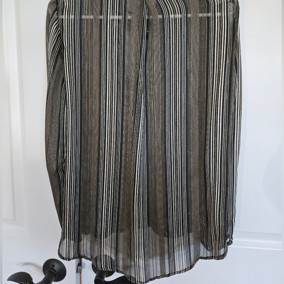 NWT Ariella surplice blouse - Picture 6 of 7